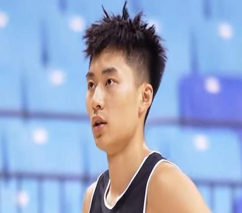 首秀5分+防守亮眼，辽宁男篮锋线新星有潜力，进攻强于姜宇星，乌戈用人保守