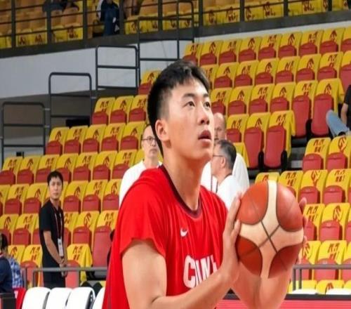 亚洲最佳前锋出道即巅峰王俊杰重返国家队热身赛低迷盼爆发