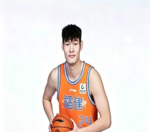 杜锋朱芳雨离开后，广东男篮试训2米10中锋，重建第一步瞄准00后