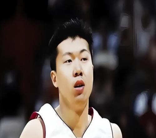 提到王治郅，很多人的第一反应就是中国第一个登陆NBA的球员