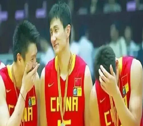 郭士强为什么只选听话的球员因为他曾2次被逼下课，一次比一次惨