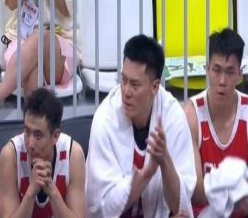 持续迷失！王俊杰战新西兰仅4分3板下半场连续得分被换下惹争议