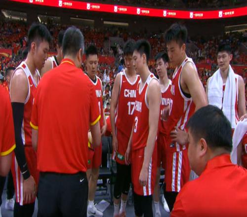中国男篮又输了！篮板落后16个，郭士强集训效果差，进世界杯没戏