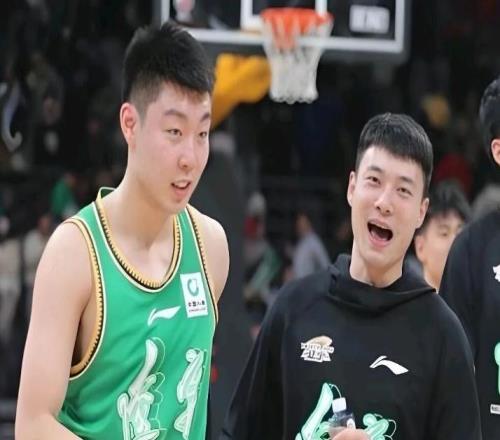 辽篮前锋敲定离队，广东新大外引援不顺，张镇麟拿到新合约，球迷高喊郭士强下课