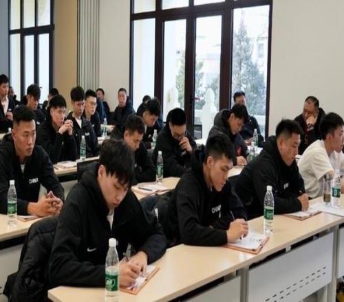 媒体人谈中国男篮长集训：本质是一种表演，表演努力、表演尽力