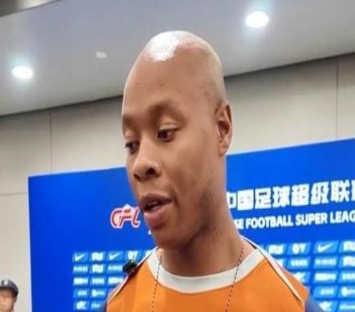 记者：青岛海牛外援斯特兰德贝里已经恢复有球训练