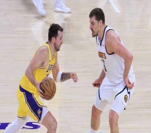 前NBA球星喊话东契奇：加盟掘金联手约基奇，别学他人急追冠