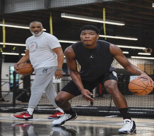 轰动NBA！三冠王加盟76人！再次联手詹姆斯