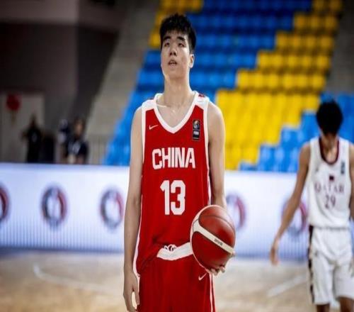 中国U18男篮vs新西兰前瞻：张懿赵杰能否率队闯进决赛争夺冠军