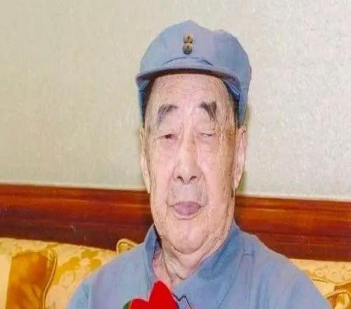 他是许家印的哥哥，靠恒大“寄生式”致富，也成了老赖