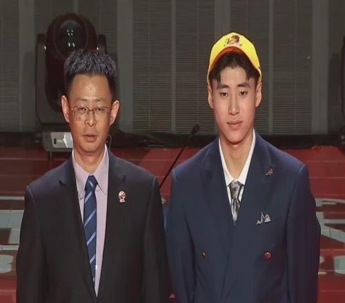 瞰体育五评石奎条款：CBA选秀，一场从头错到尾的闹剧
