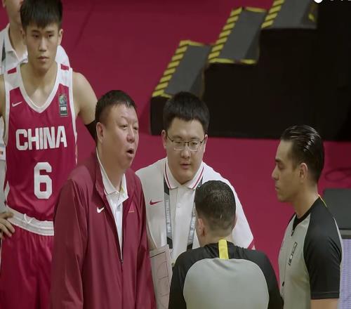 输给澳大利亚10分，男篮无缘冠军！CBA名记：吹罚标准不一样