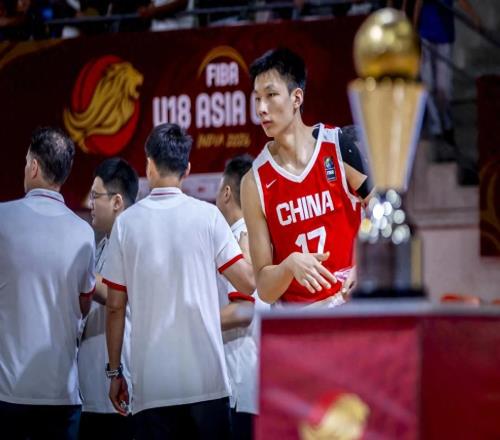 输球我们认，但是裁判问题不可忽视，中国男篮吃亏，日本裁判不公