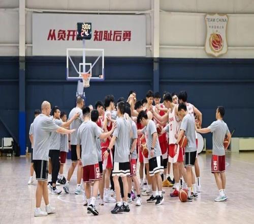 中国男篮亚运会公示名单：胡金秋领衔，赵继伟等老队员未被纳入