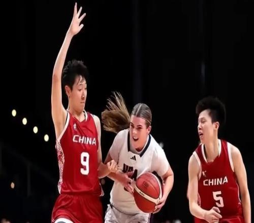 14投9中狂轰40分7板！女篮又冒出一天才锋线：她能接班李梦吗