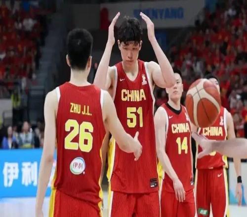 高效发挥，杨瀚森对阵卡塔尔男篮11投7中得到15分9篮板