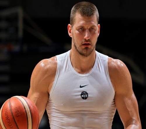 4年3200万！5年1.25亿！两份烂合同在手，NBA最贵球队难有作为