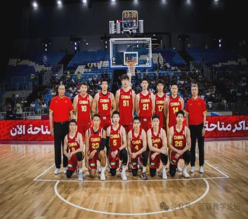 杨瀚森爆发！中国男篮26分大胜！打服世界杯东道主