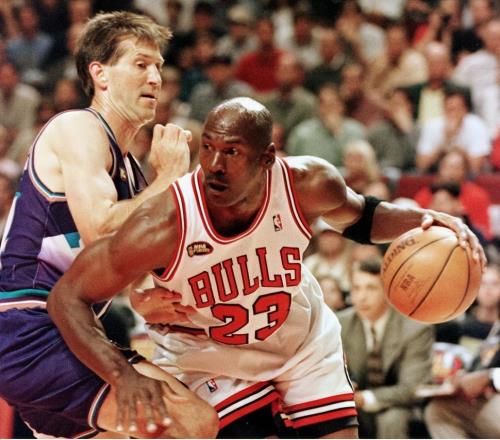 盘点NBA令人尴尬的四大纪录，有人单场打铁42次，乔丹保罗上榜