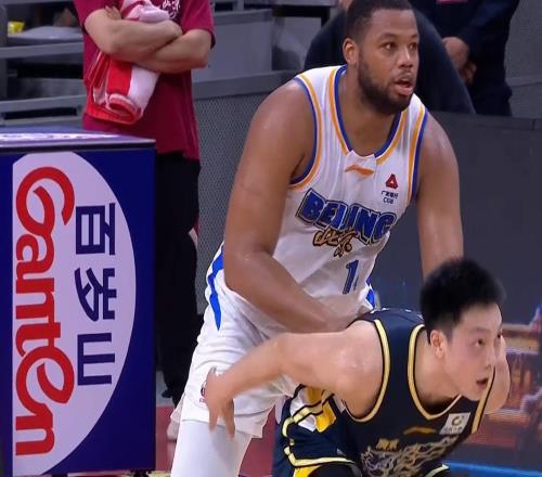 “0换1”赚翻了！CBA全能内线加盟广东队，保底能进总决赛！