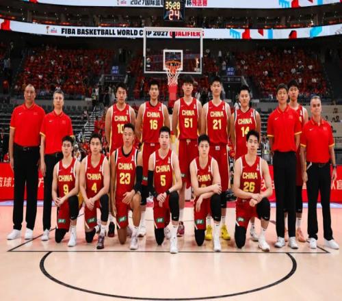中国男篮8987险胜黎巴嫩，杨瀚森将对面归化打破防，胡明轩险葬送胜利，球员评分：杨瀚森10分！