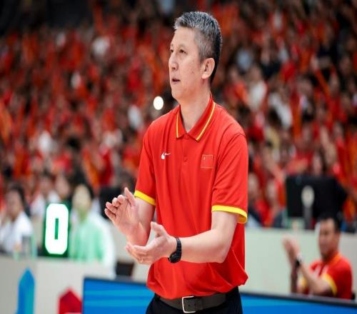 现场中国男篮又一次体验到了，拥有NBA球员的快乐