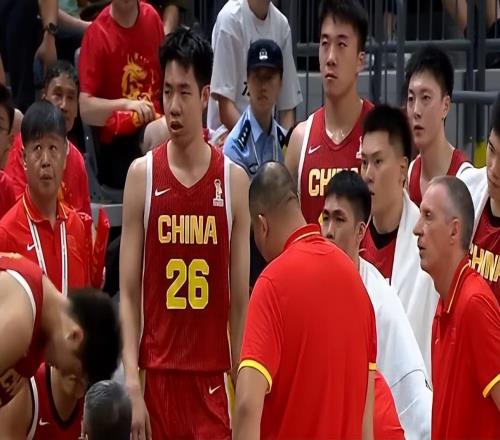主场首胜！中国男篮出线形势一片大好，比赛诞生两个意想不到