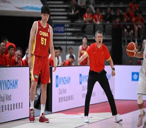 中国男篮世预赛险胜黎巴嫩，杨瀚森命中准绝杀，他对这支国家队有多重要如何调整才能更好地发挥他的作用