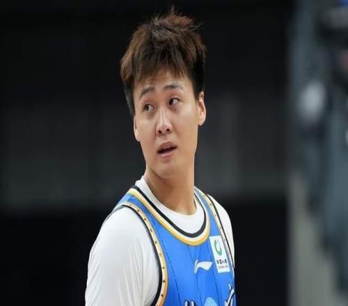 王岚嵚首秀7中2，仅8分入账难言满意，山东3分惜败，赵睿16+3+3+4