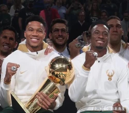 解散！离开NBA，再见了，字母哥哥.......
