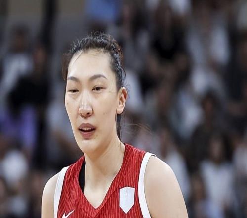 5483！中国女篮遭29分惨败，三大主力缺阵，韩旭一人撑不住！