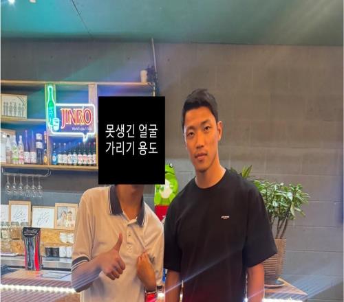 黄喜灿在伯明翰一家韩餐馆用餐后，为餐厅所有食客买了单