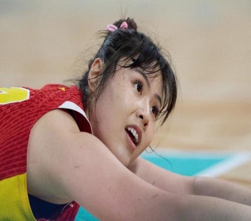 中国女篮公布世界杯12人名单，李月汝因护照意外遗失缺席