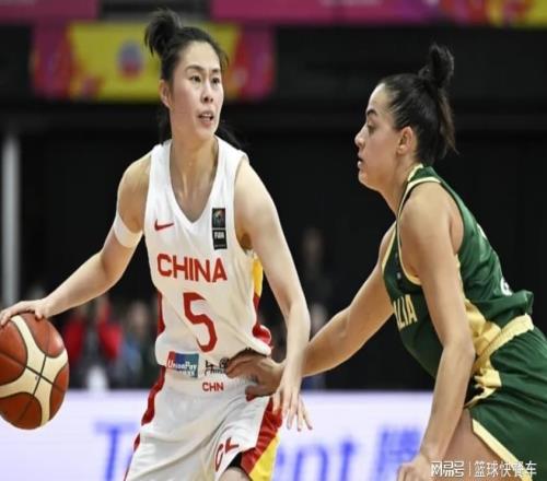 中国女篮再遭打击世界杯还没打就伤一猛将：王牌后卫90度崴脚！