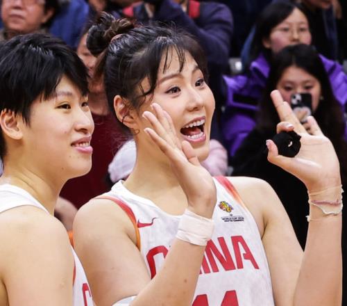 中国女篮官宣世界杯12人名单：张子宇韩旭领衔李月汝护照遗失缺席
