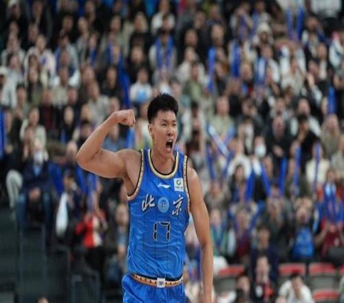 什么情况范子铭首发登场30分钟10中1手感不佳连续秀中投惹争议