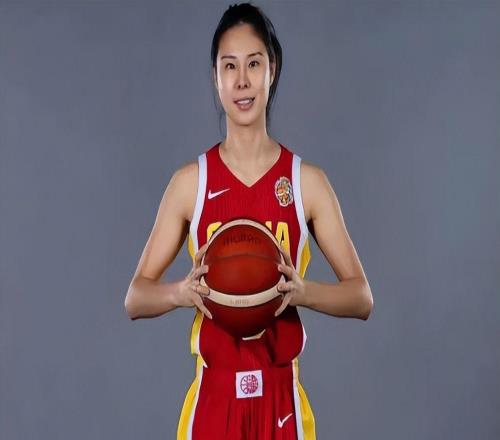 中国女篮官宣重要决定！刘禹彤再落选，王思雨崴脚！世界杯迎挑战