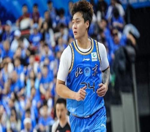 北京首钢2连胜！击败福建男篮，锋线新星爆发，雷蒙18分