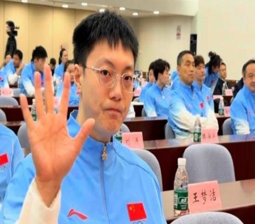 男篮代表胡明轩出席亚运会动员大会