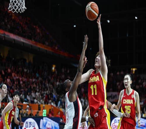 女篮世界杯中国队首战大比分不敌美国队