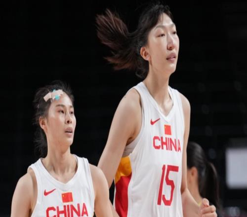 6194！中国女篮首战“失利”，与美国队差距巨大，整体技术粗糙