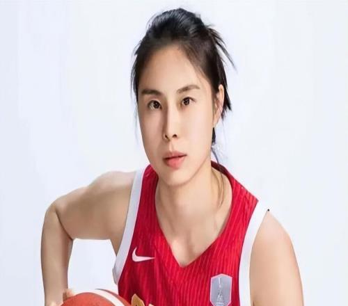 不装了中国女篮惜败美国后，网上非议不断，姚明话说得很实在