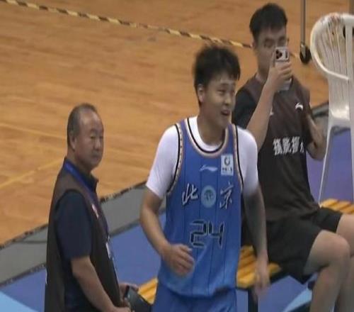 CBA夏联：北京8分力克山西晋级决赛赵睿19+5刘传兴32+13