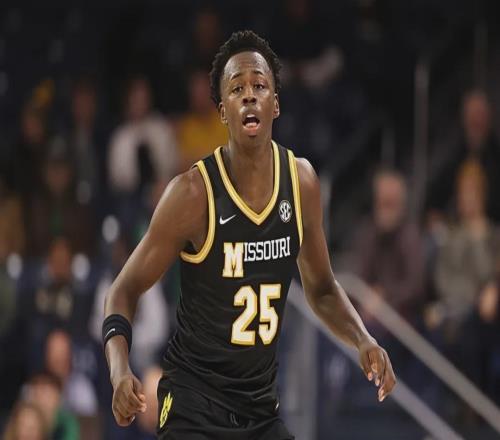 不久前刚刚与掘金达成训练营合同，但锋线新星已确定将回归NCAA