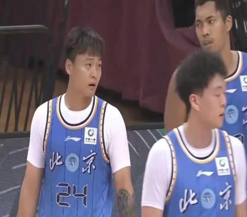 四主力缺阵，北京男篮8分力克山西，赵睿19+5翟晓川11+7，刘传兴空砍32+13