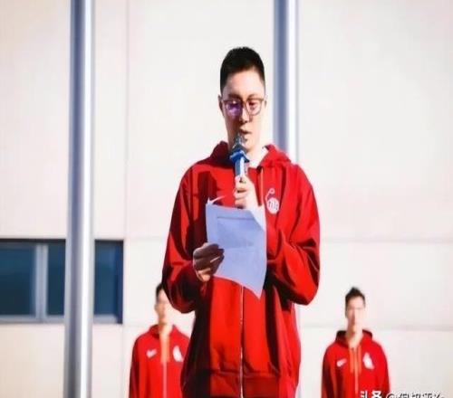 委以重任！曝胡明轩出任亚运男篮队长上个窗口期场均10分自我正名