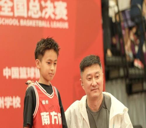 杜锋现身赛场，杜昆泽砍20分，总决赛队伍产生