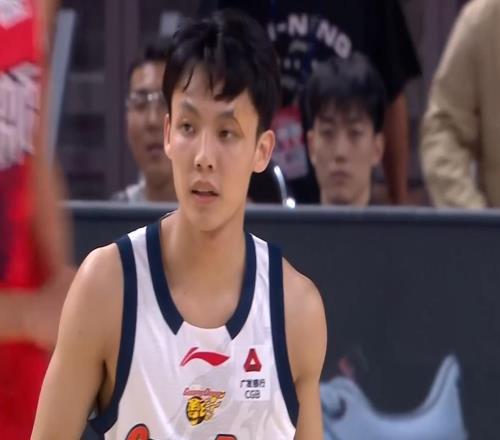 热身赛：广东6分险胜深圳！徐杰7分，杨溢19分，2人五犯离场