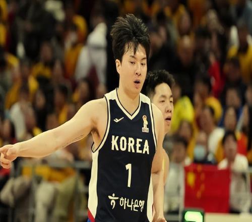 E10合同签约开拓者，为什么李贤重的冲击NBA之路，更值得我们借鉴