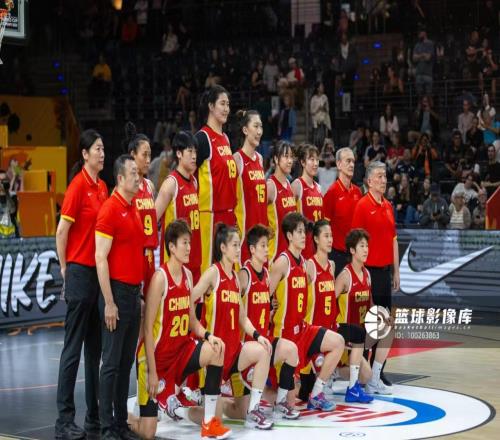 宫鲁鸣惊出冷汗！中国女篮险胜捷克暴露三大命门，张子宇恐遭弃用